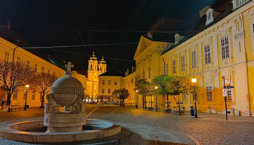 Country Apple Statue, Hungary